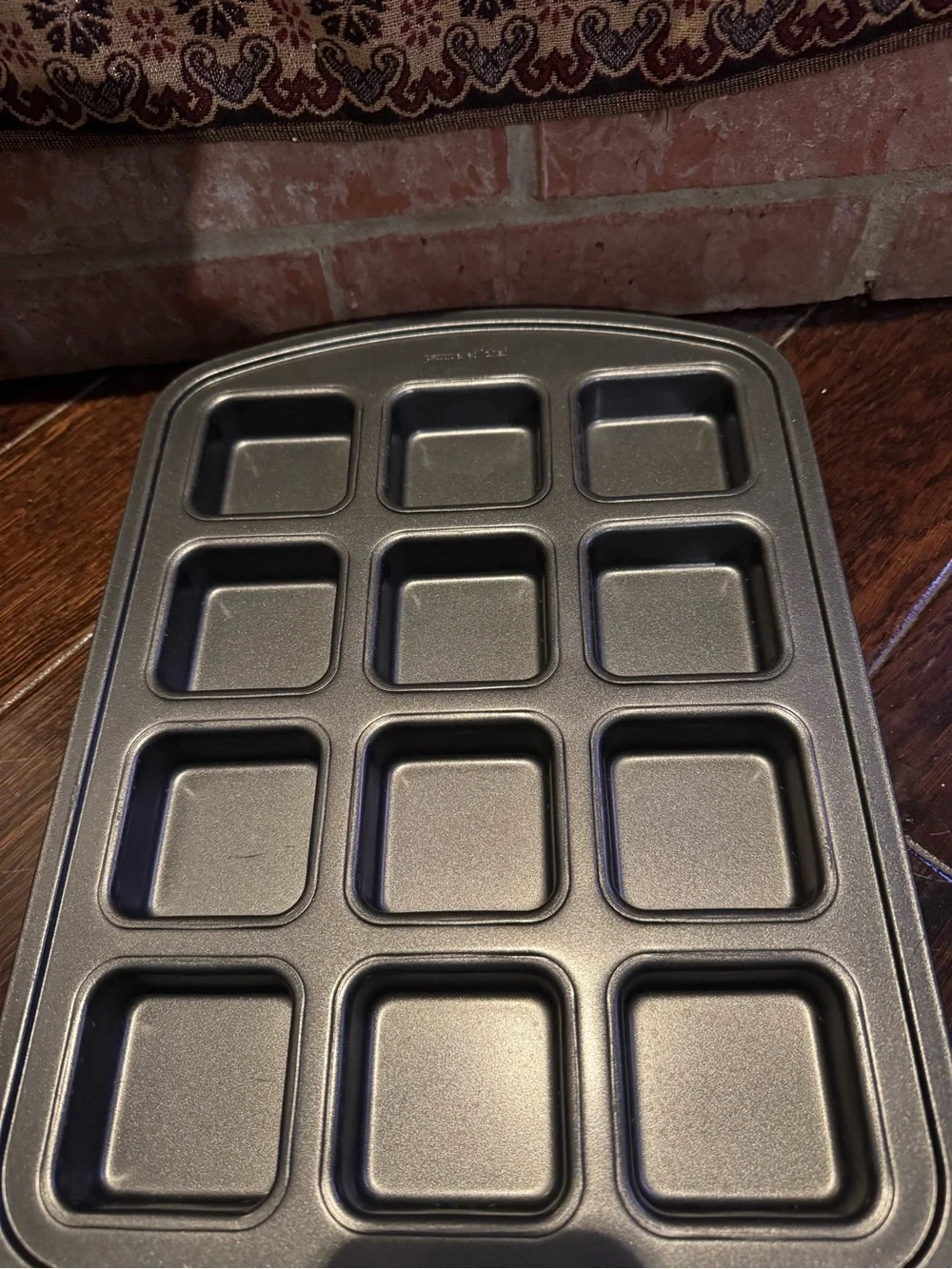 Pampered Chef Nonstick Square Mini Cake and Brownie Pan - Black